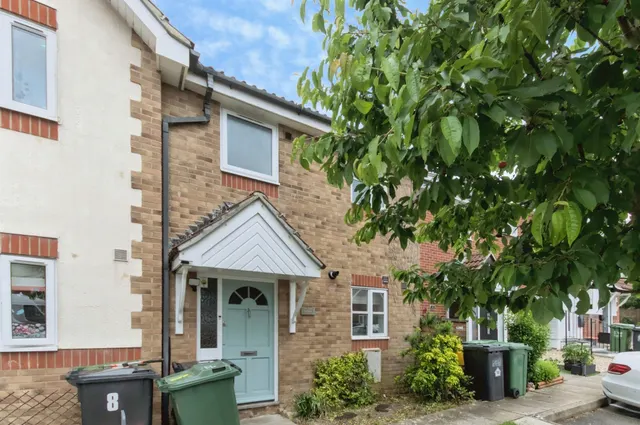 Broad Oak Close, Eastbourne, BN23, photo 2