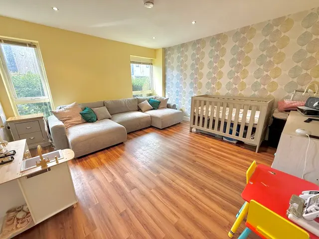 Photo 2 — Richmond Drive Houghton Regis, Dunstable LU5 5GD