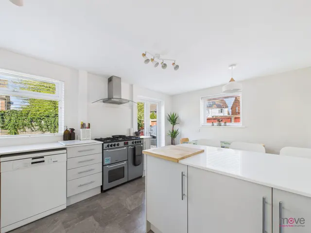 Photo 3 — Ansell Close, Cheltenham, GL51 3JS
