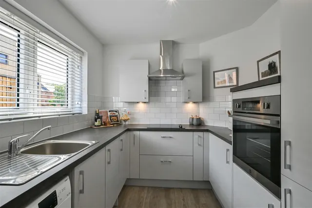 London Road, Basingstoke, RG21, photo 2