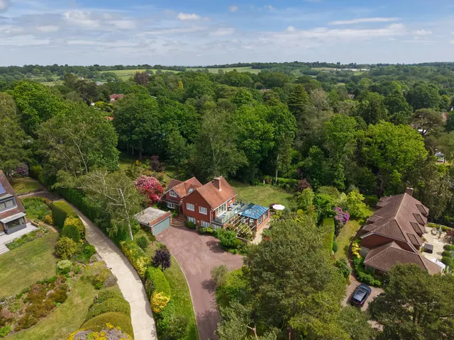 Pulborough, RH20 2QZ, photo 1