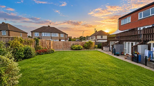 Brentwood Road, Romford, RM1, photo 3