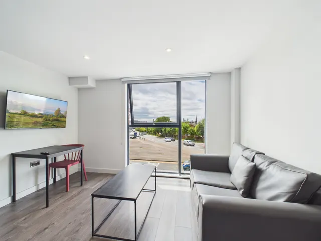 Low Hill Street, L6, photo 1