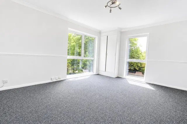 Photo 3 — Avalon Close, Enfield, EN2