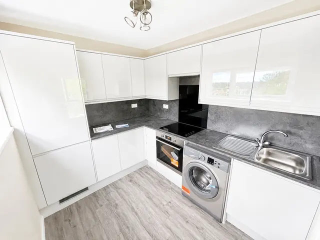 Photo 2 — Avalon Close, Enfield, EN2