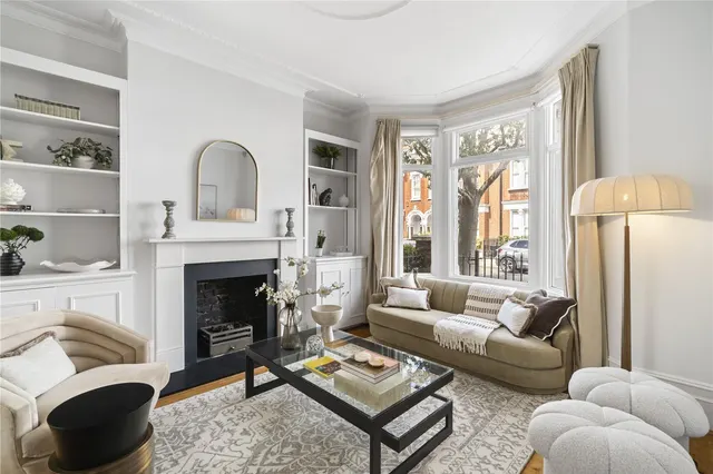 Manchuria Road, London, SW11, photo 1
