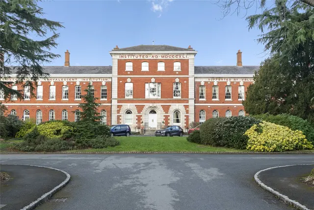 Ellesmere Place, Walton-on-Thames, Surrey, KT12, photo 1