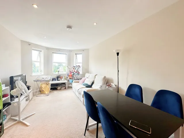 Heathcote Road, GU15, photo 3
