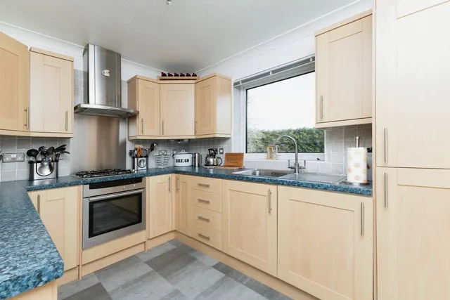 Knowle Lane, Cranleigh, GU6, photo 3