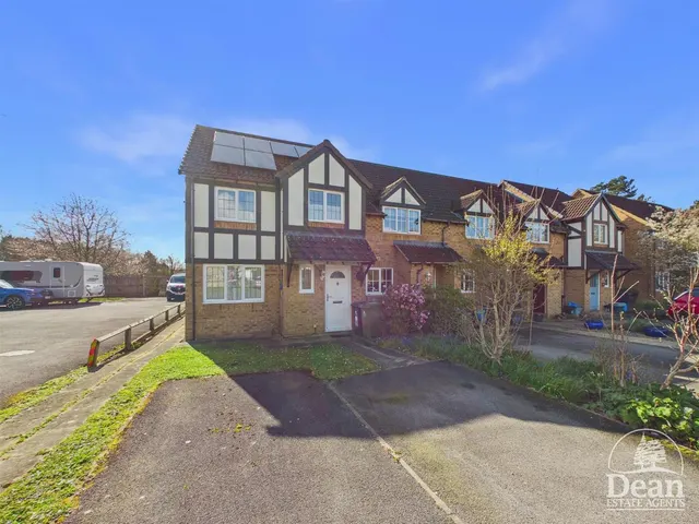 Lych Gate Mews, Lydney, photo 1