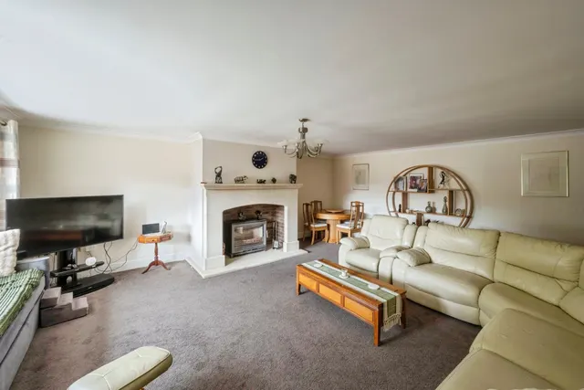Photo 2 — Whiphill Lane, Armthorpe, DONCASTER