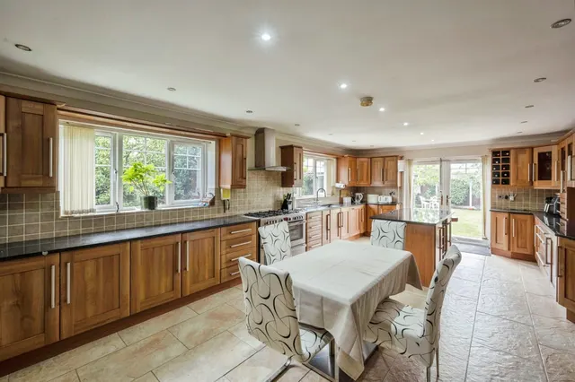 Photo 3 — Whiphill Lane, Armthorpe, DONCASTER