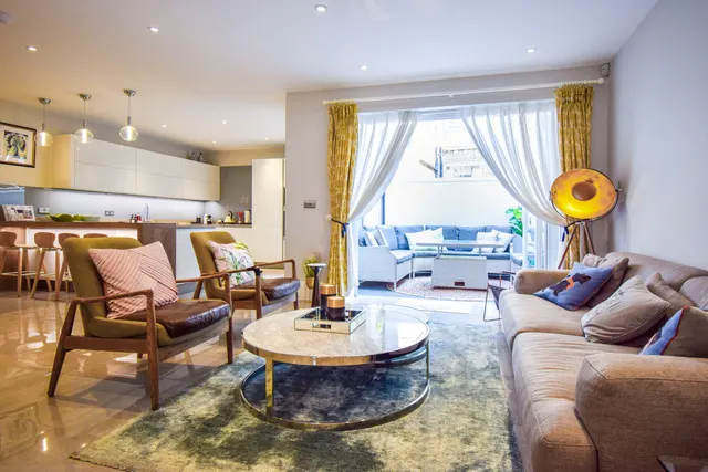 Photo 2 — Pembridge Road, Notting Hill, London