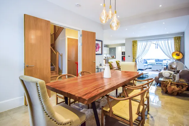 Photo 3 — Pembridge Road, Notting Hill, London