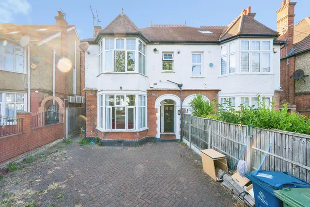 Whitchurch Lane, Edgware, photo 1