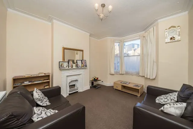 Atheldene Road, SW18, photo 2