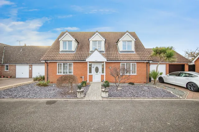 St. Johns Road, Clacton-On-Sea, photo 1