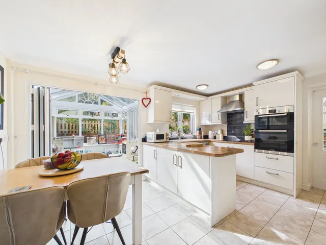 Chetwynd Grove, Newport, TF10, photo 2