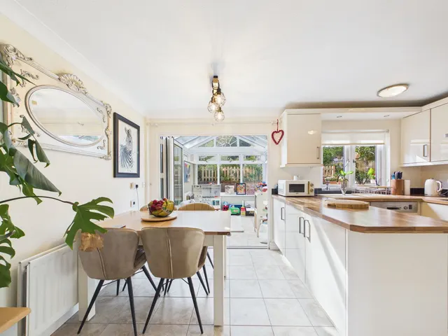 Chetwynd Grove, Newport, TF10, photo 3