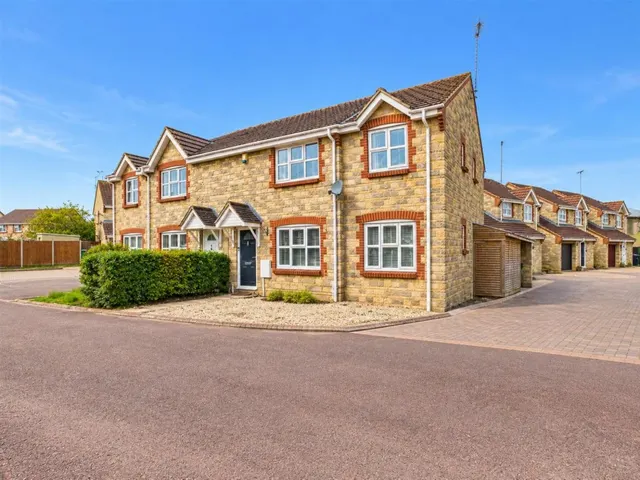 Grenville Close, Churchdown, photo 1