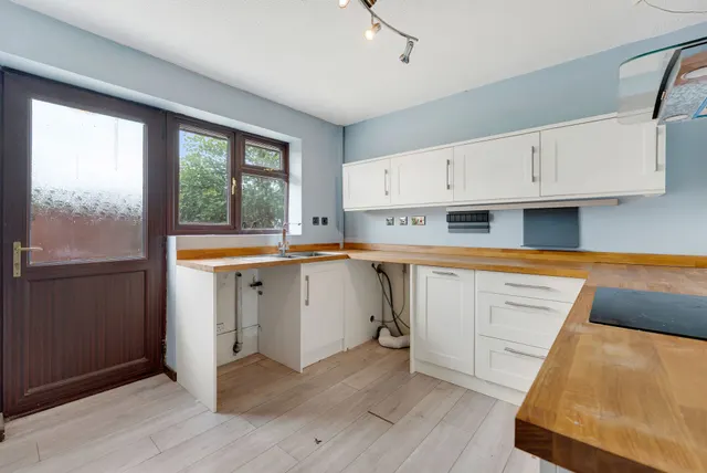 Photo 3 — Avebury Close, Widnes, Widnes, WA8 3SF