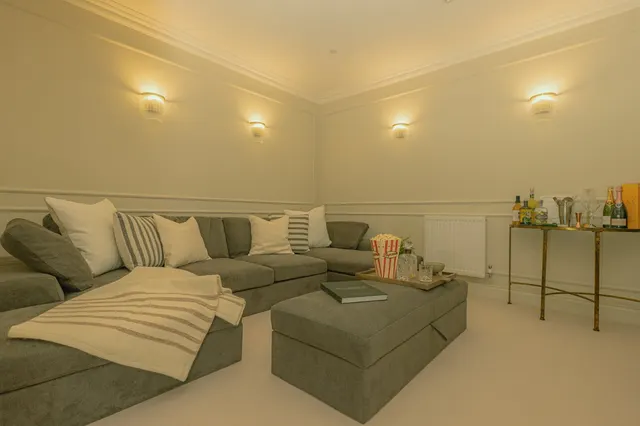 Platts Lane, London, NW3, photo 2