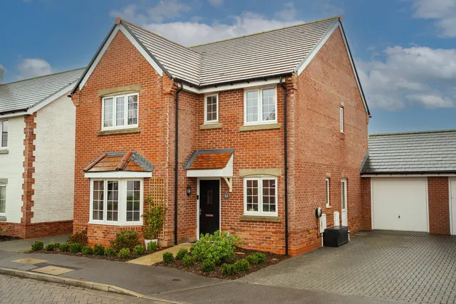 Goswell Square, Alton, GU34, photo 1