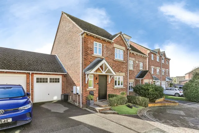 Bloomingdale Court, Woolley Grange, S75, photo 1