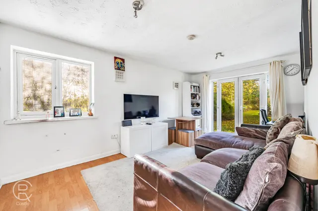 Adrienne Avenue, Southall, UB1, photo 1