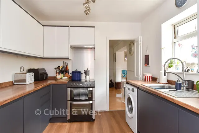 Carden Avenue, Patcham, BN1, photo 3