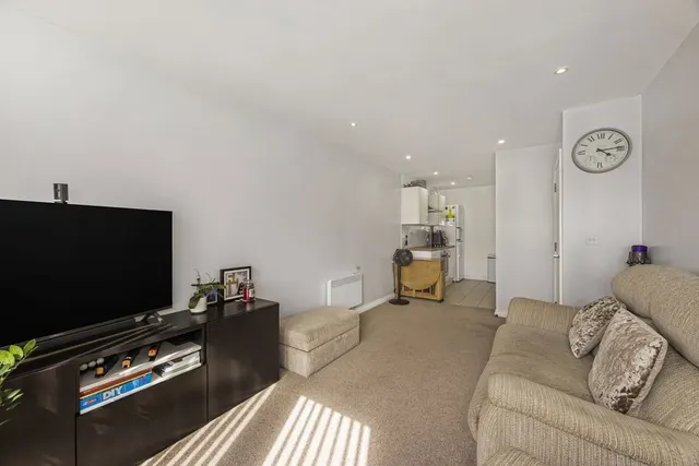 Dock Road, Tilbury, RM18, photo 3