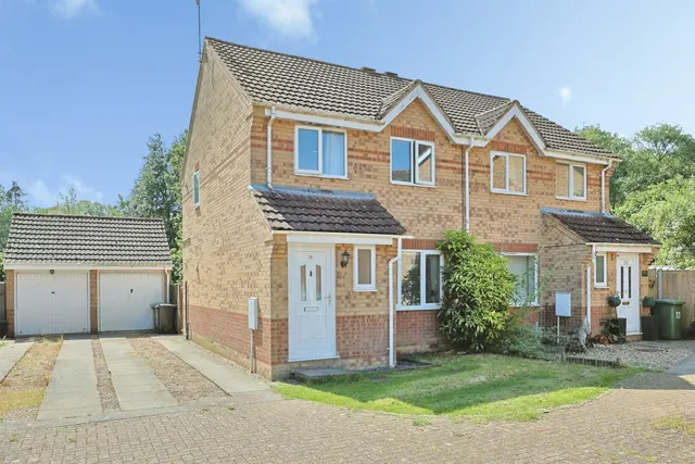 Hawthorn Drive, Scarning, NR19, photo 1