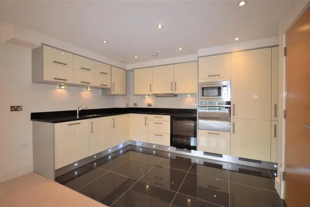 St Monicas Road, Kingswood, KT20, photo 3