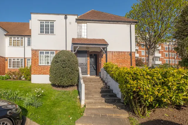 Raymond Road, London, SW19, photo 1