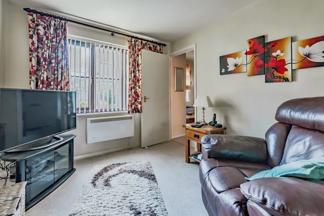 High Street, Lingfield, RH7, photo 3