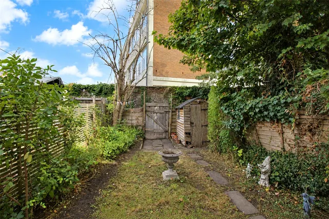 Photo 3 — Glenhaven Avenue, Borehamwood, Hertfordshire, WD6