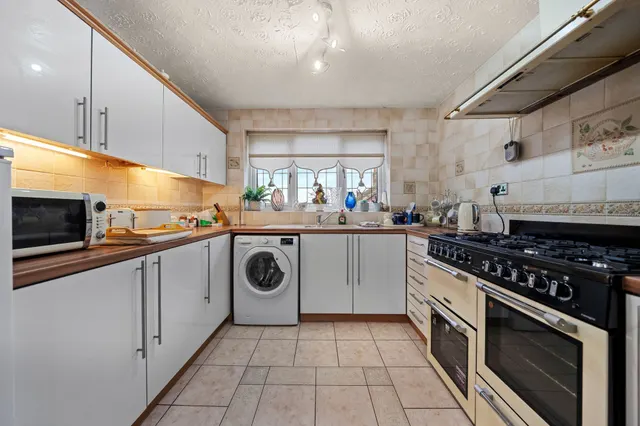 Photo 3 — Chantry Walk, Ashton-In-Makerfield, Wigan, Wigan, WN4 0LW