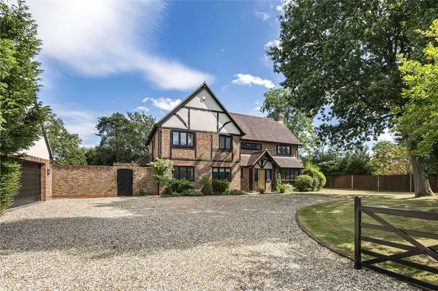 Hogmoor Lane, Hurst, Reading, Berkshire, RG10 0DH, photo 1