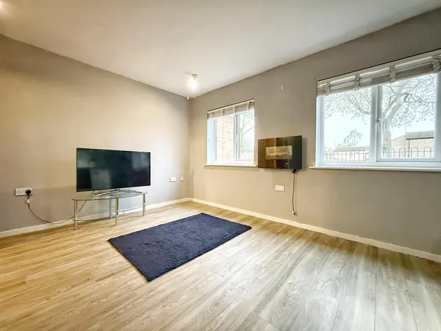 Pickering Court, Corby, NN18, photo 3