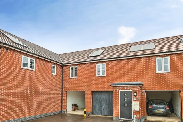 Narrowboat Lane, Northampton, photo 1