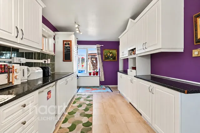 Lincoln Close, Lichfield, WS13, photo 3