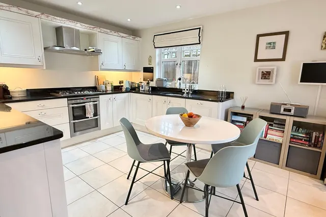 Broadshard Lane, BH24, photo 2