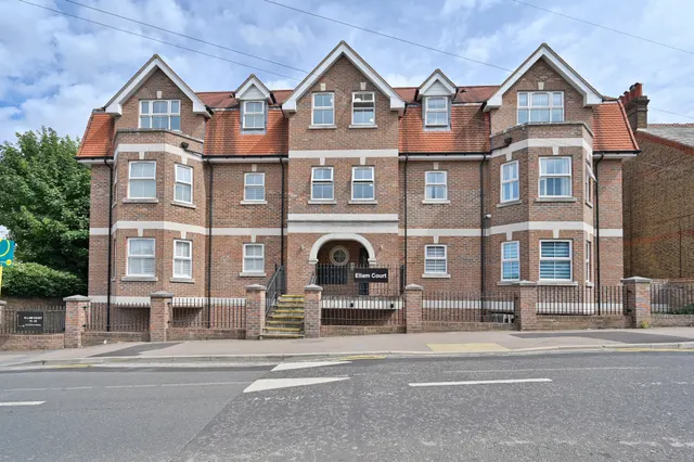 Flat 3, Ellam Court, Bushey Hall Road, photo 1