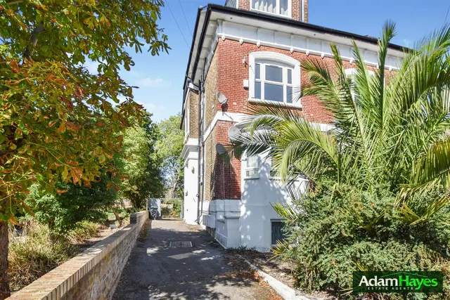 Friern Park, North Finchley, N12, photo 1