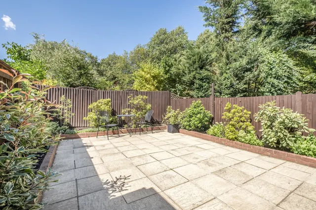 Photo 3 — Strawberry Hill Close, Twickenham, TW1