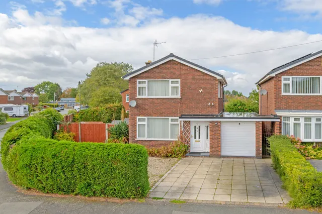 Latham Avenue, Frodsham, photo 1