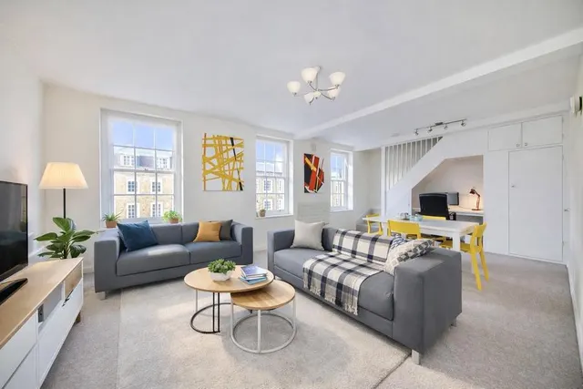 Vicarage Crescent, London, SW11, photo 2