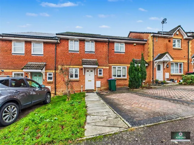 Bolton Road, Maidenbower, photo 1