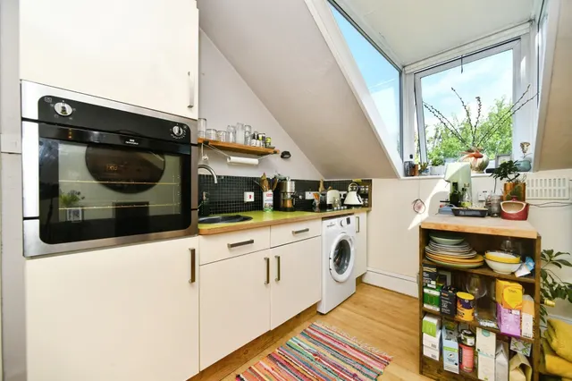 Photo 3 — Springfield Road, Brighton