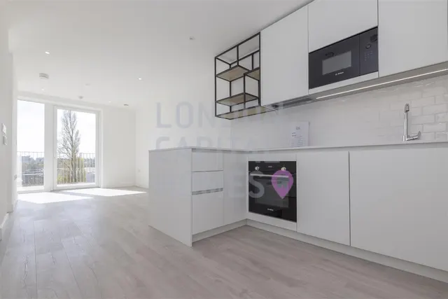 Beresford Avenue, London, photo 3